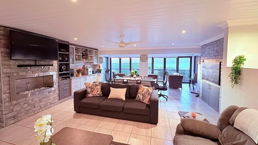 5 Bedroom Property for Sale in Reebok Western Cape